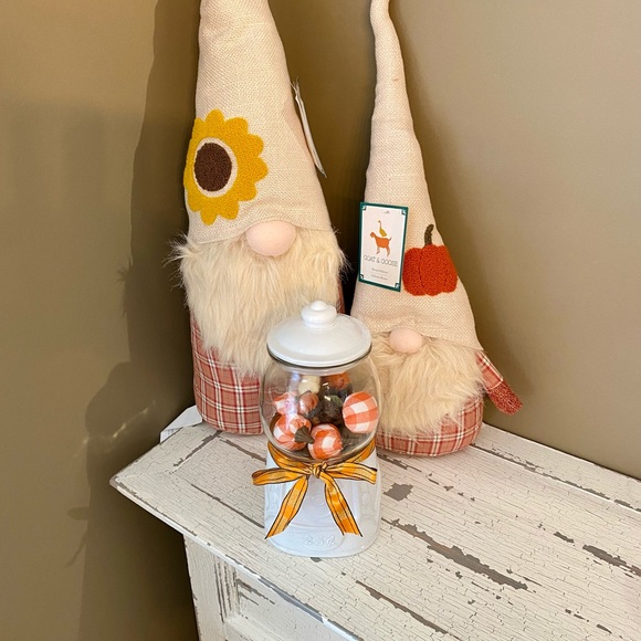 Gum Ball Machine Glass and Metal ! Top comes of ! - Picture 3 of 5